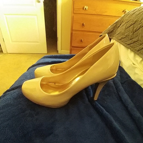 Shoes - Picture 2 of 2